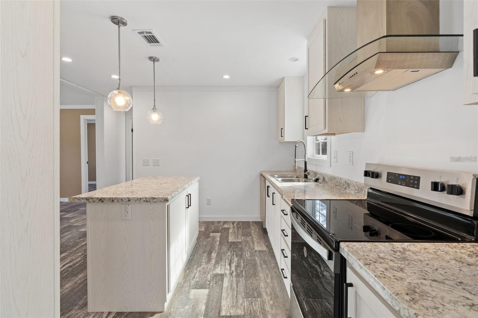 Manufactured Home at 5234 YELLOW PINE ST N, ST PETERSBURG, photo 10 of 26