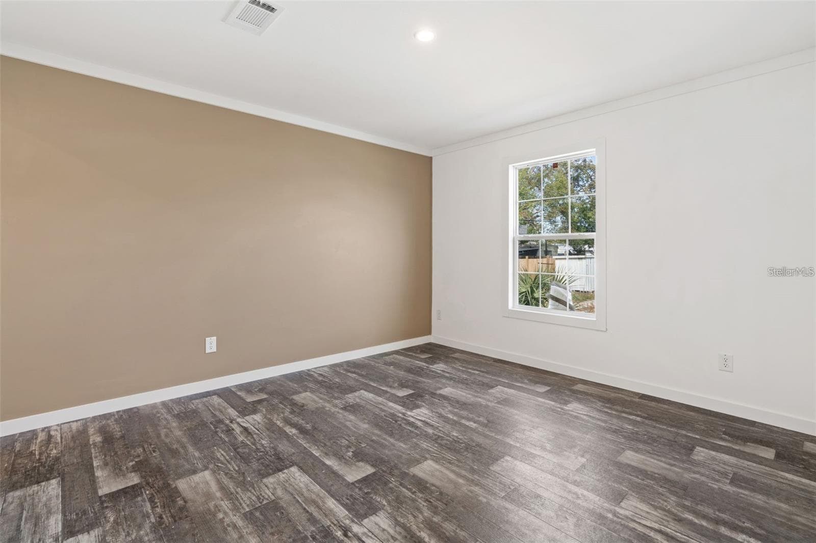 Manufactured Home at 5234 YELLOW PINE ST N, ST PETERSBURG, photo 11 of 26