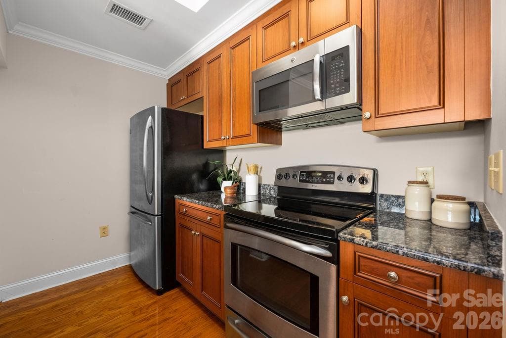 Condominium at 300 W 5th Street, Charlotte, photo 18 of 42