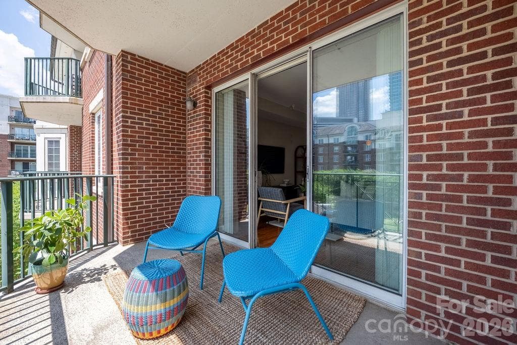 Condominium at 300 W 5th Street, Charlotte, photo 23 of 42