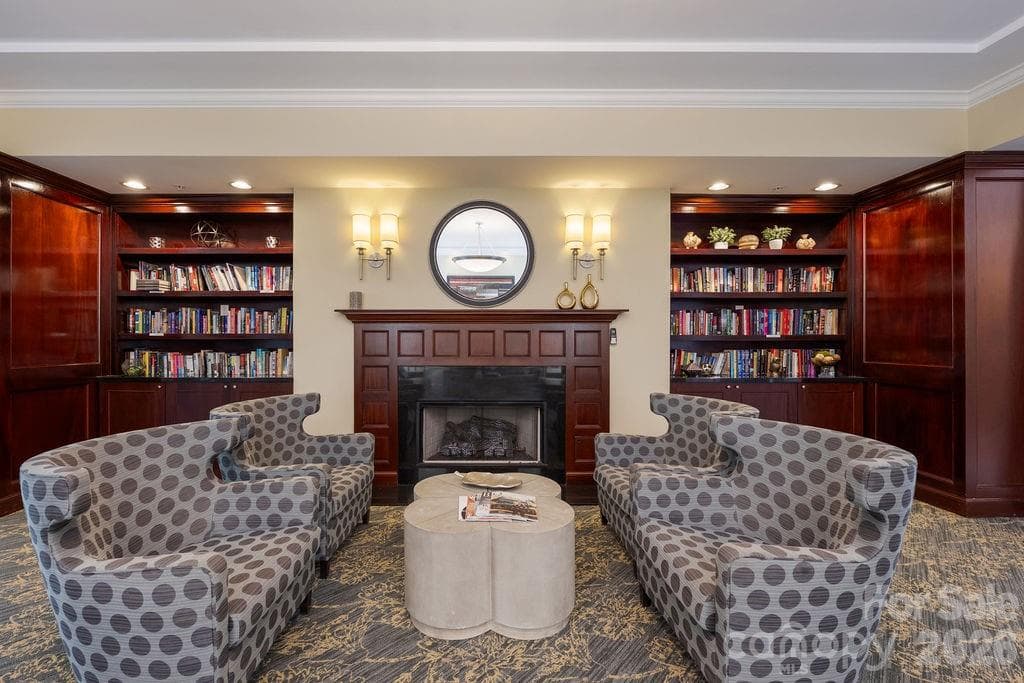 Community Library - 300 W 5th Street, Charlotte
