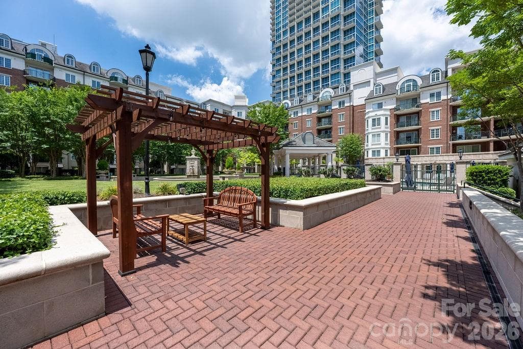 Condominium at 300 W 5th Street, Charlotte, photo 40 of 42
