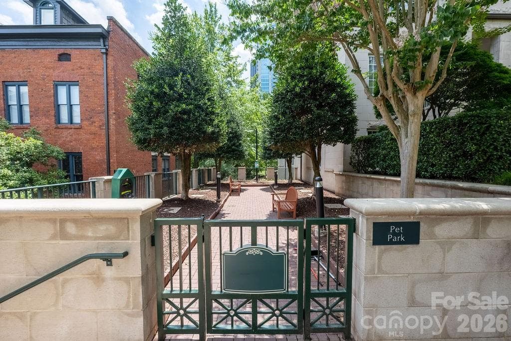 Pet Park - 300 W 5th Street, Charlotte