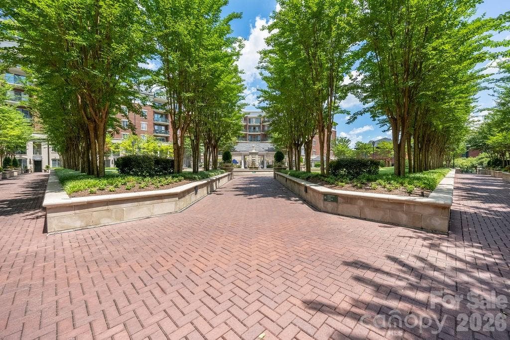 Beautifully Landscaped - 300 W 5th Street, Charlotte