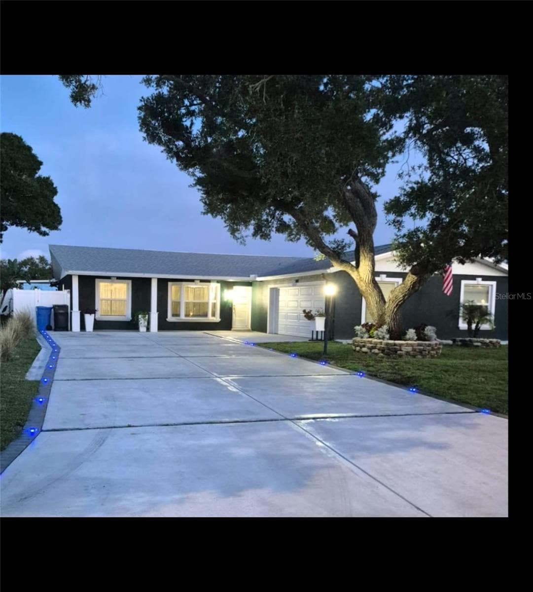 Single Family Residence at 5817 TAMPA SHORES BLVD, TAMPA, photo 4 of 24