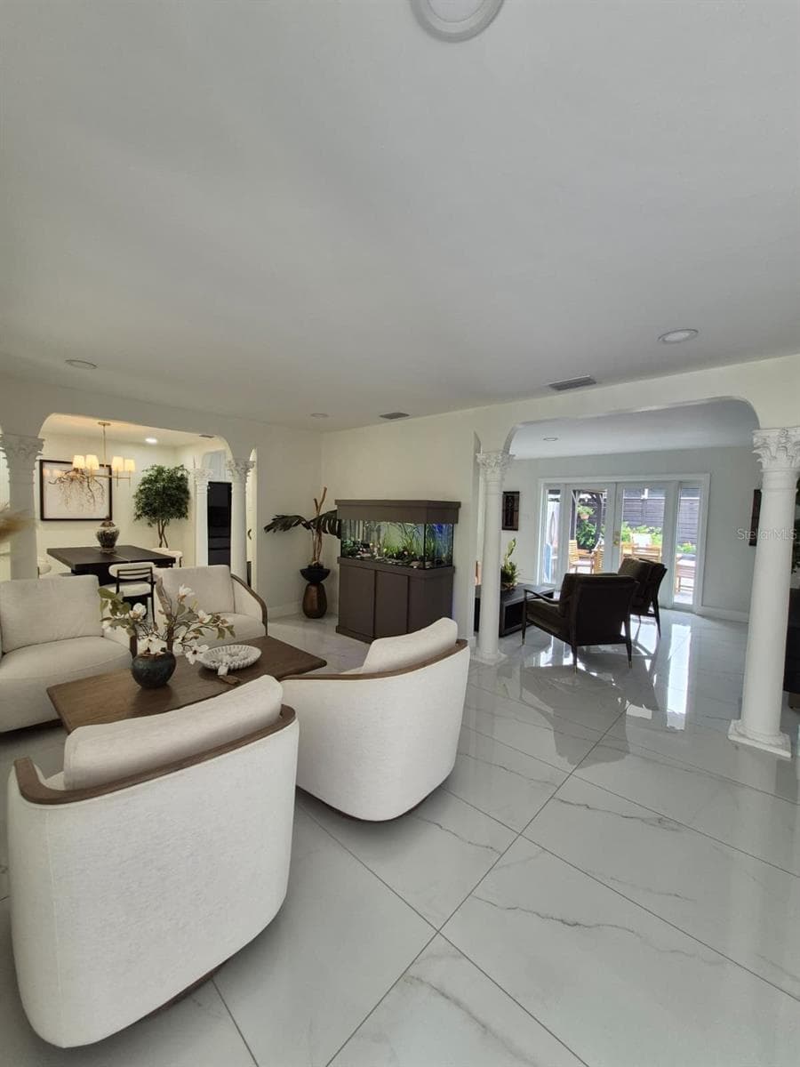 Single Family Residence at 5817 TAMPA SHORES BLVD, TAMPA, photo 5 of 24
