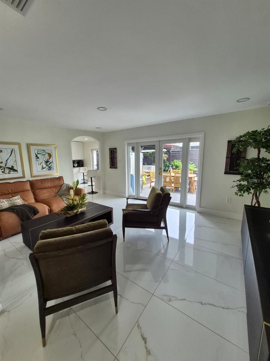 Single Family Residence at 5817 TAMPA SHORES BLVD, TAMPA, photo 7 of 24