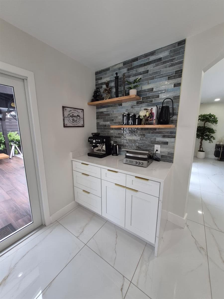 Single Family Residence at 5817 TAMPA SHORES BLVD, TAMPA, photo 10 of 24