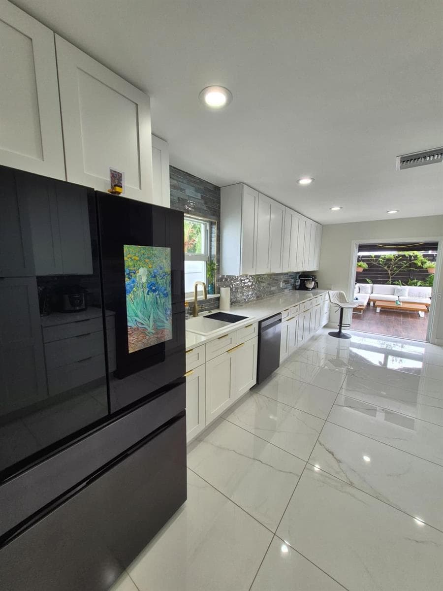 Single Family Residence at 5817 TAMPA SHORES BLVD, TAMPA, photo 11 of 24