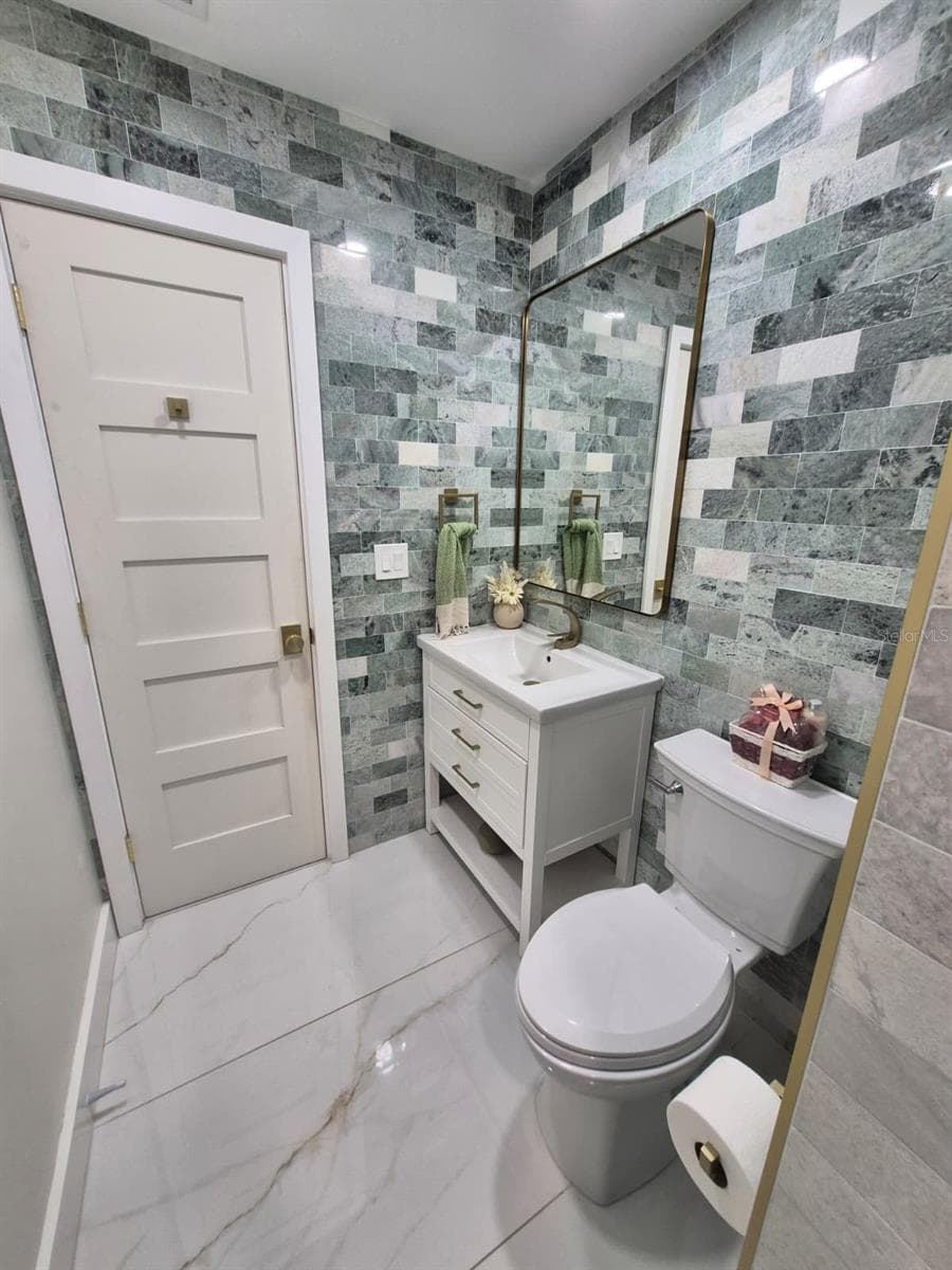 Single Family Residence at 5817 TAMPA SHORES BLVD, TAMPA, photo 18 of 24