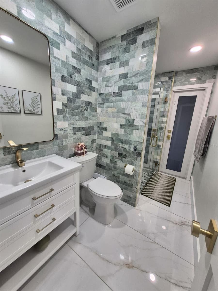 Single Family Residence at 5817 TAMPA SHORES BLVD, TAMPA, photo 19 of 24