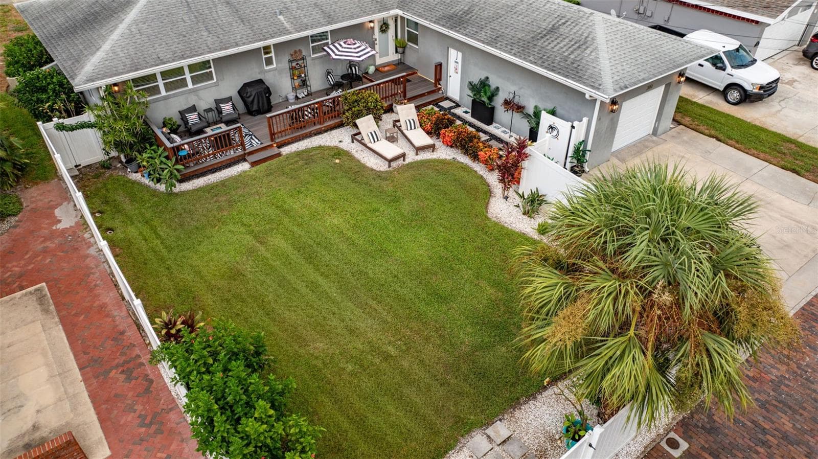 Large private yard - 200 PARK ST N, ST PETERSBURG
