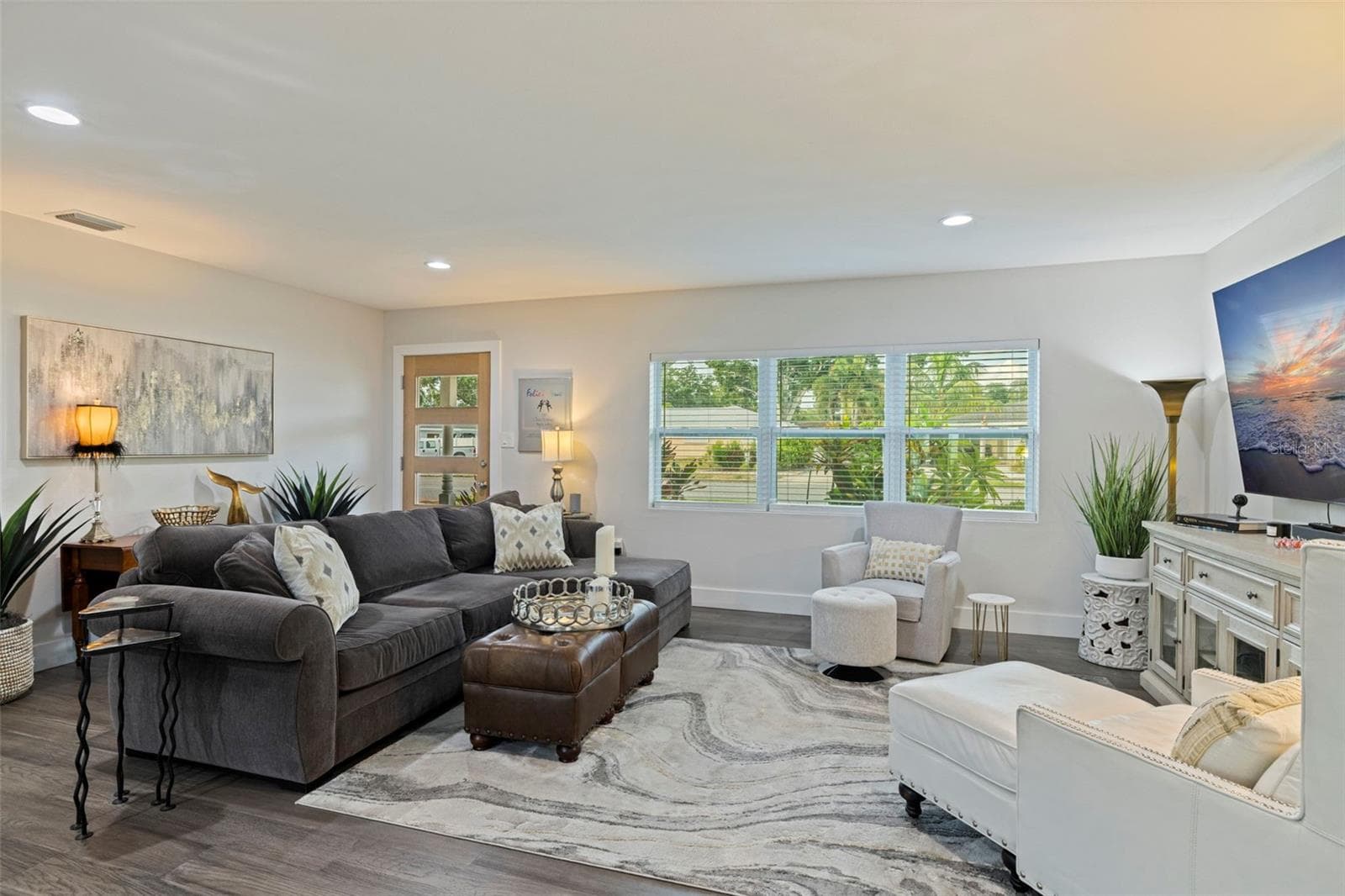 Lots of windows & Natural light - 200 PARK ST N, ST PETERSBURG