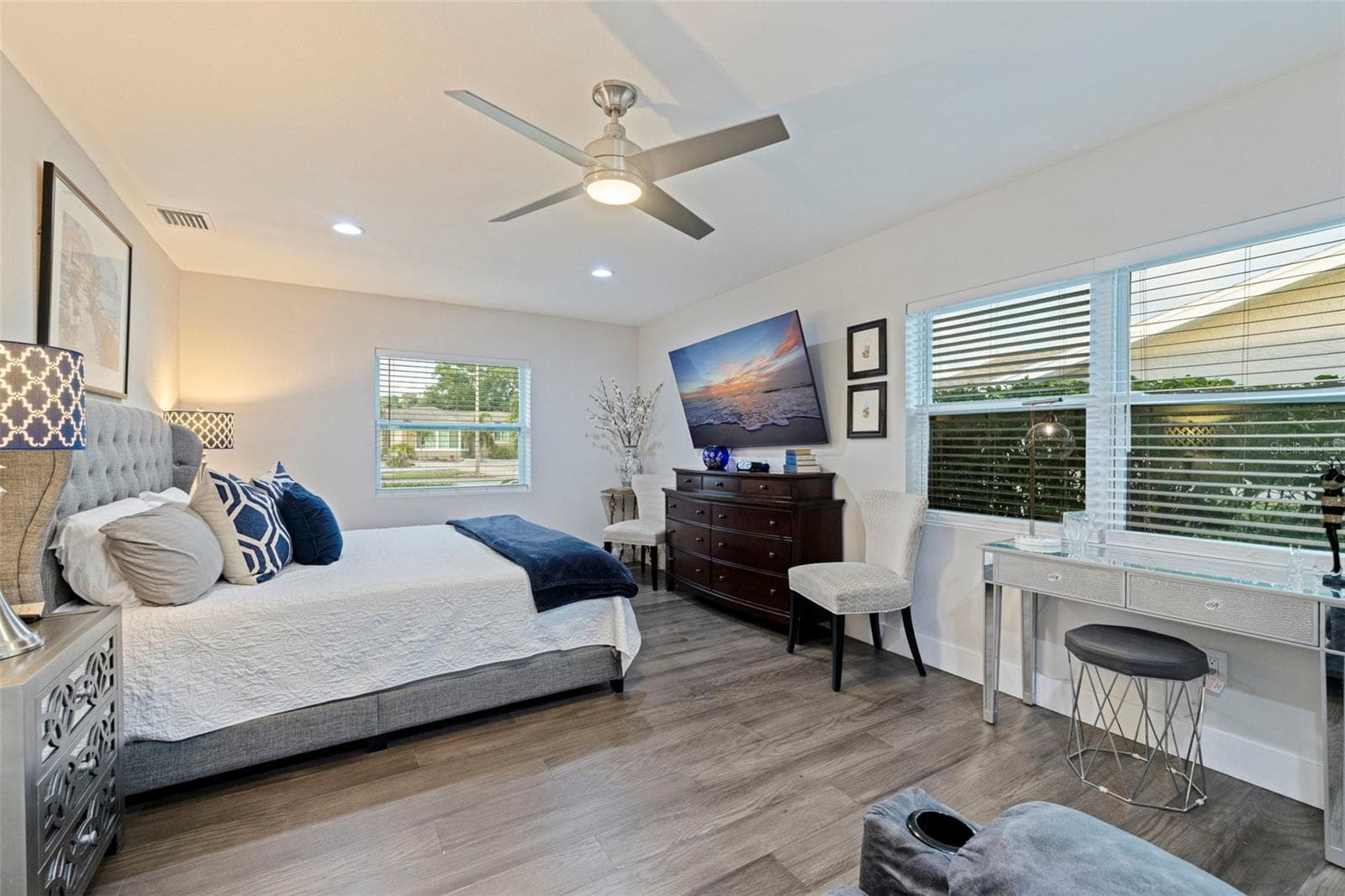 Single Family Residence at 200 PARK ST N, ST PETERSBURG, photo 15 of 56