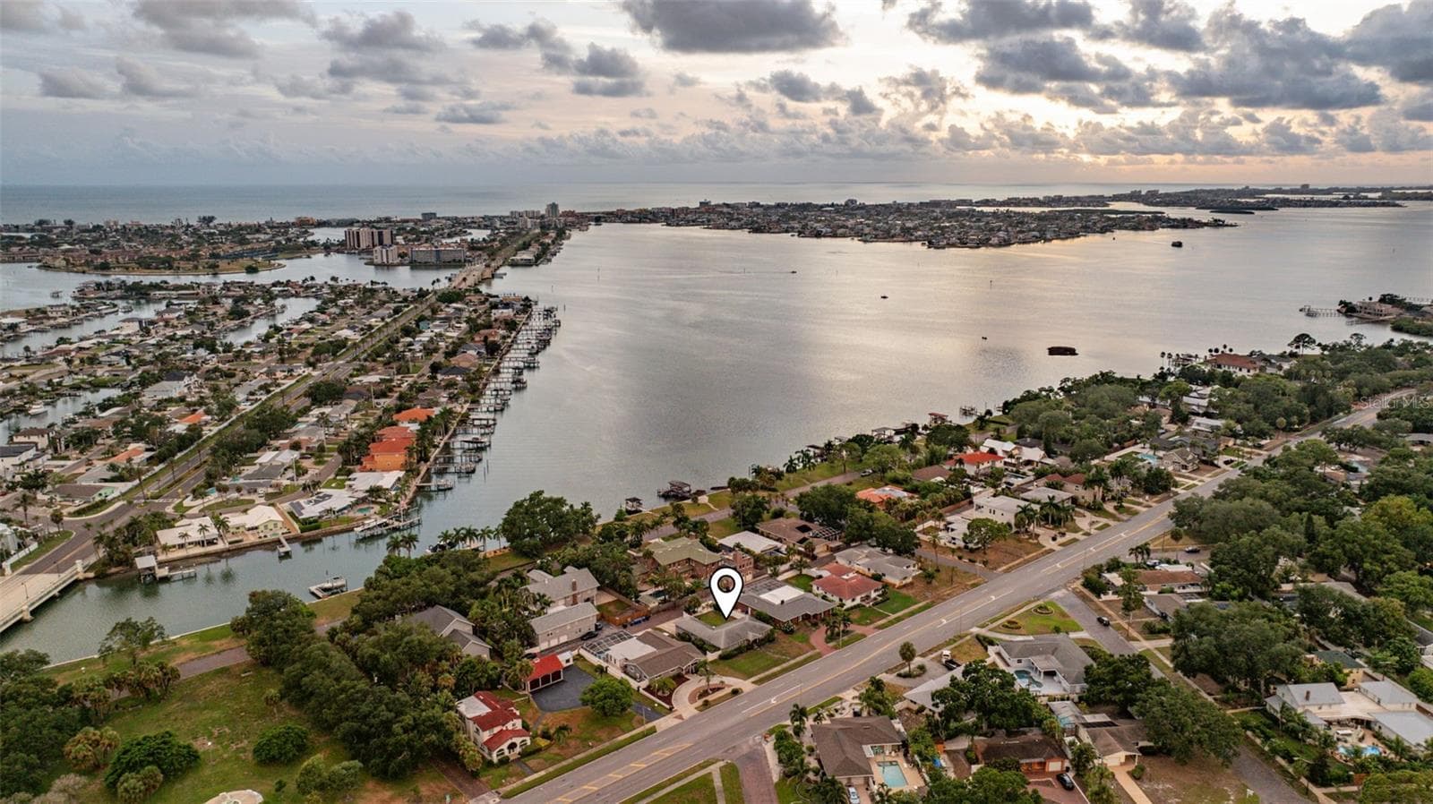 Single Family Residence at 200 PARK ST N, ST PETERSBURG, photo 54 of 56