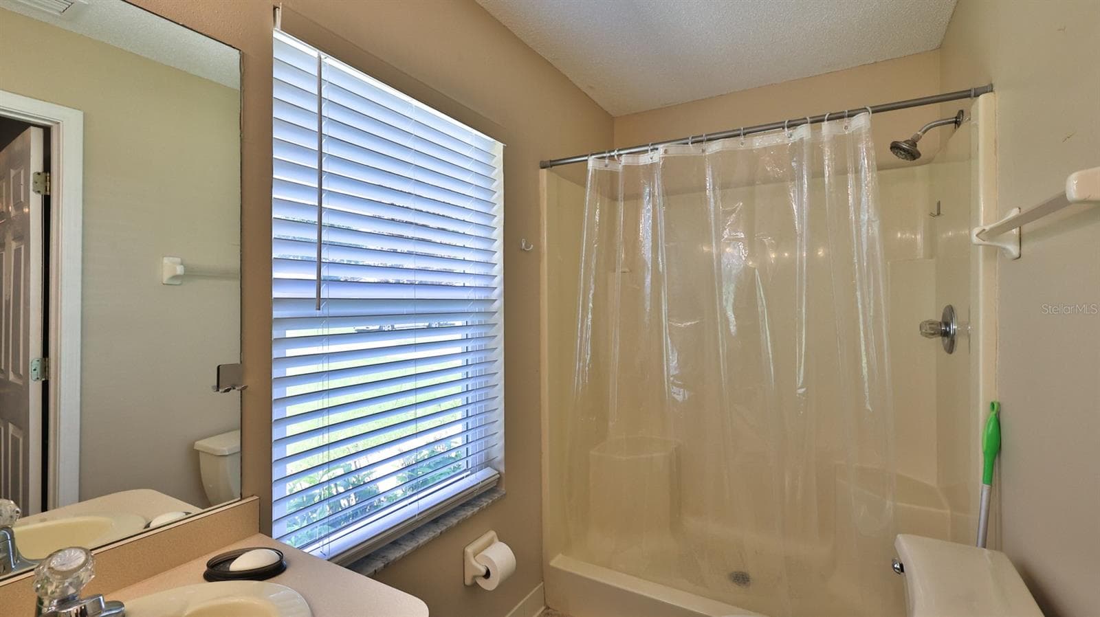 Single Family Residence at 2773 DATE PALM DR, EDGEWATER, photo 25 of 41