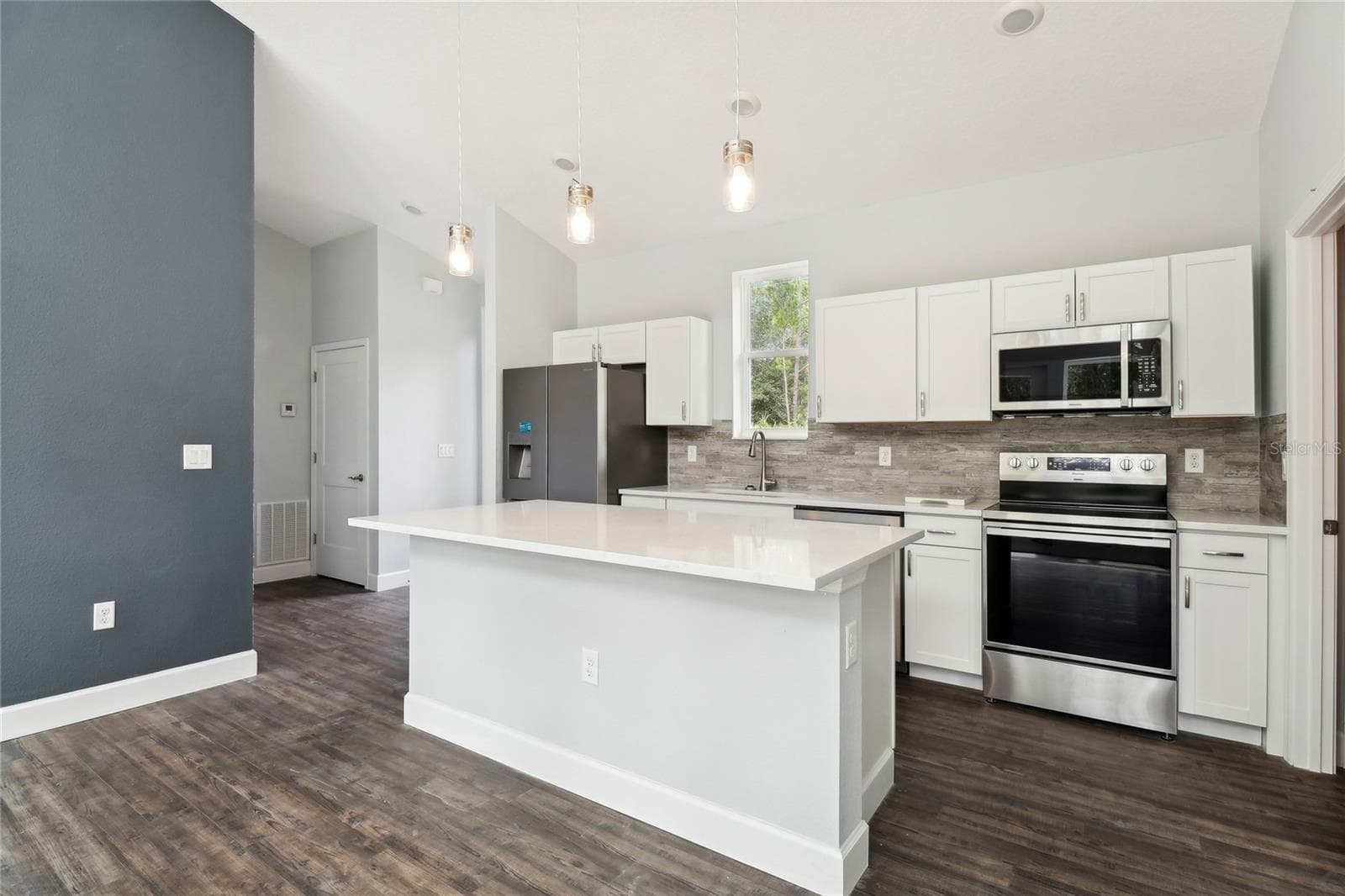 Single Family Residence at 225 GARDENIA AVE, GEORGETOWN, photo 12 of 20
