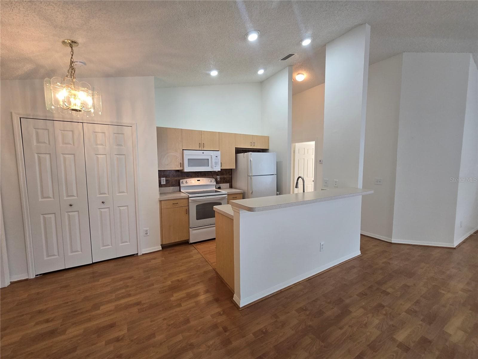 Single Family Residence at 1926 29TH AVE N, ST PETERSBURG, photo 7 of 41