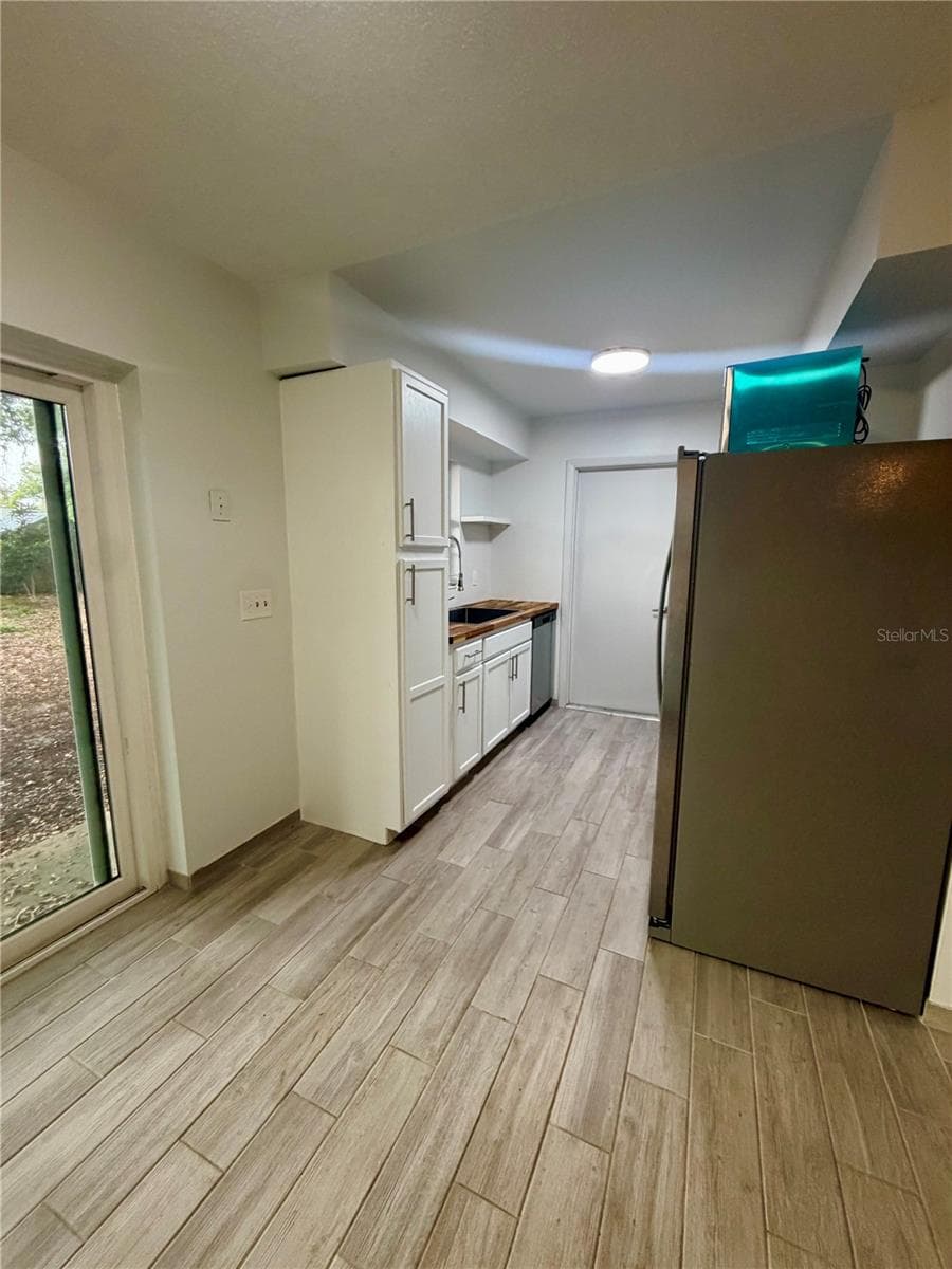 Updated Kitchen w/ New Cabinets and Stainless Appliances - 464 NEW MEADOWS CT, OCOEE