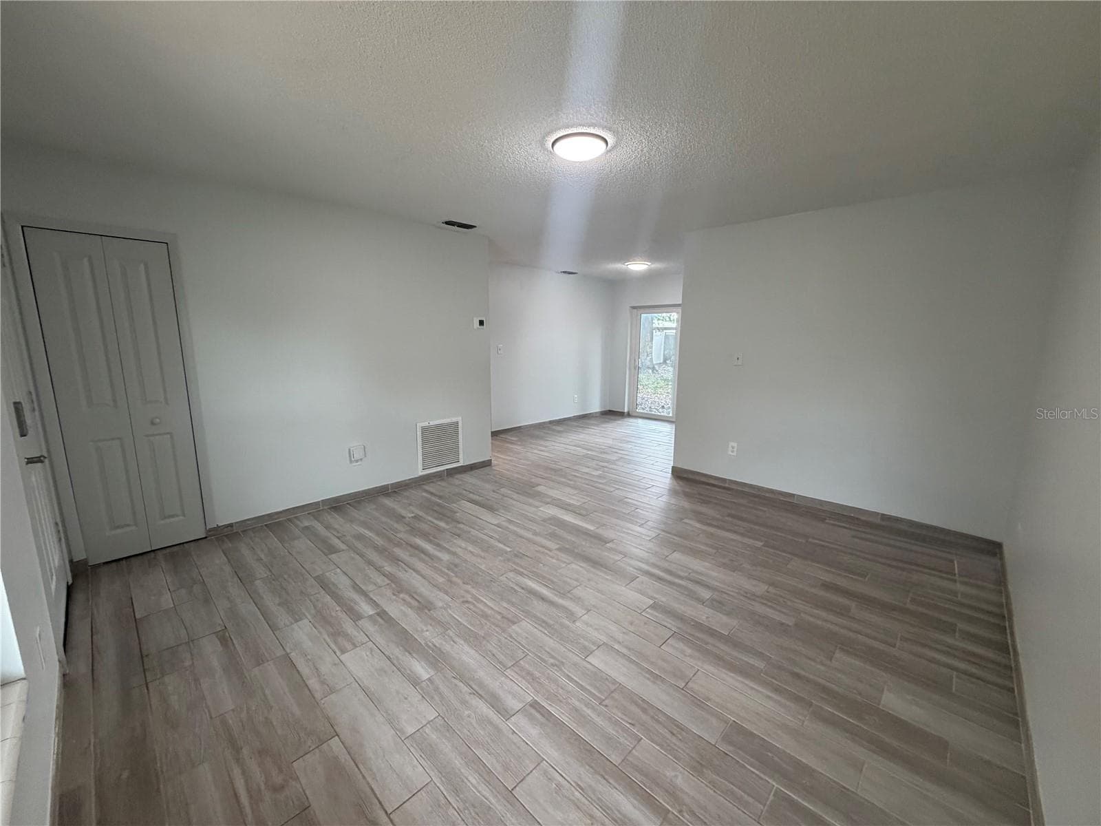 Living Large Living Room Opens To Dining Area - 464 NEW MEADOWS CT, OCOEE