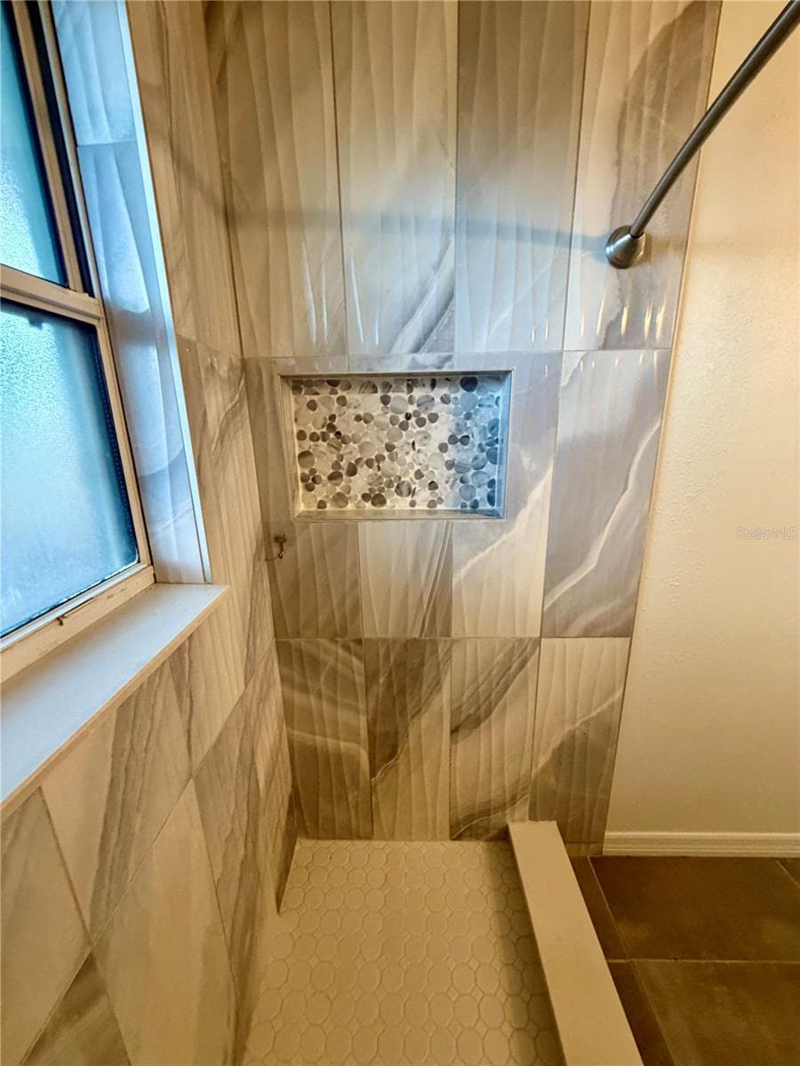 Upgraded Shower - 464 NEW MEADOWS CT, OCOEE