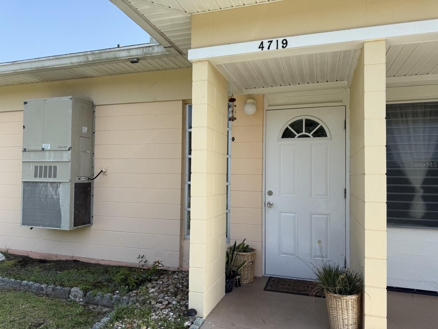 4719 CLUB CIR