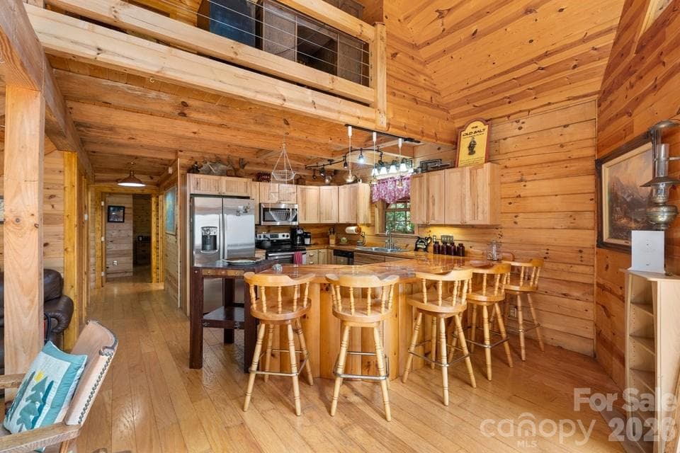 Breakfast Bar - 4435 Flat Mountain Road, Highlands