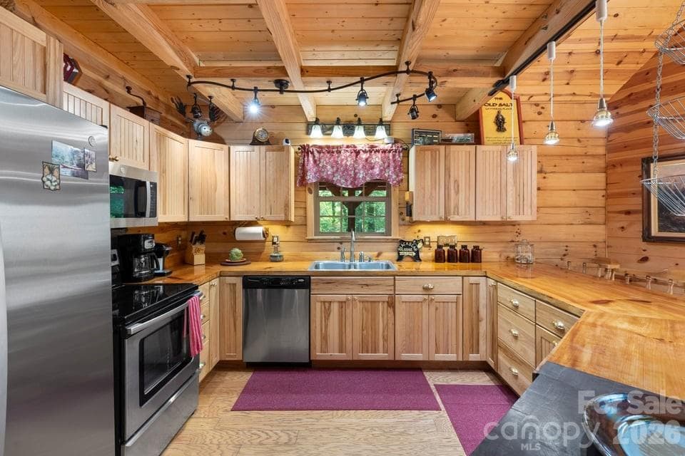 Kitchen on Main - 4435 Flat Mountain Road, Highlands