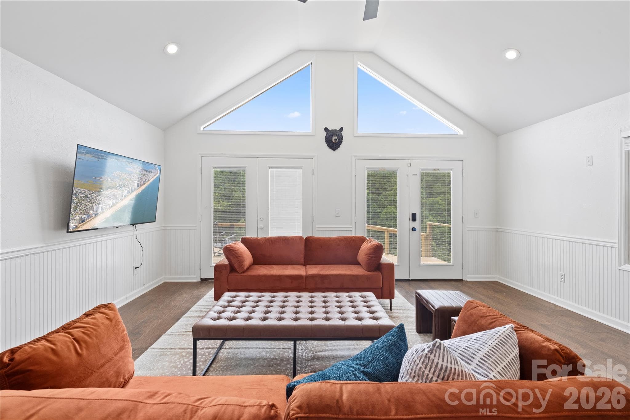 Living Room - 3954 NC 80 Highway, Bakersville