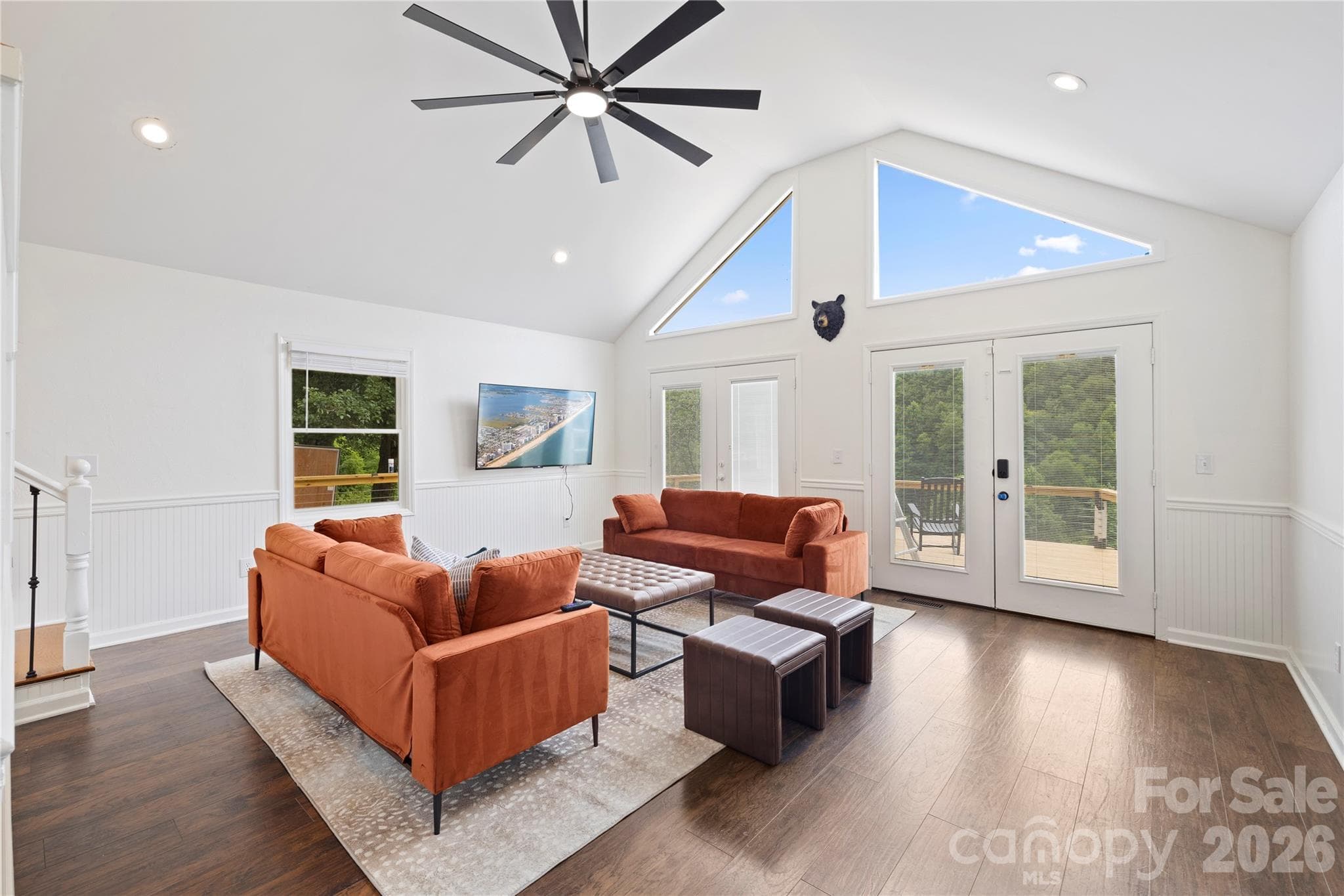 Living Room - 3954 NC 80 Highway, Bakersville
