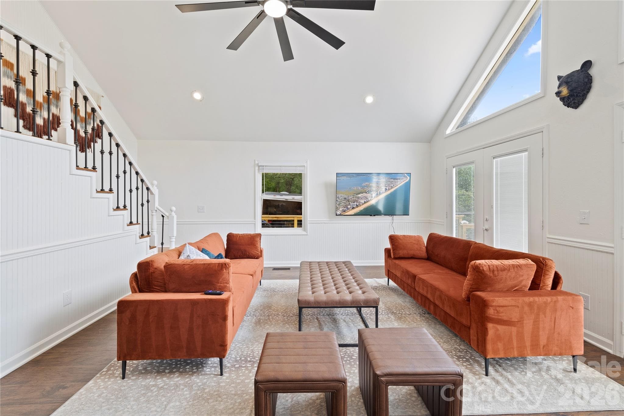 Living Room - 3954 NC 80 Highway, Bakersville