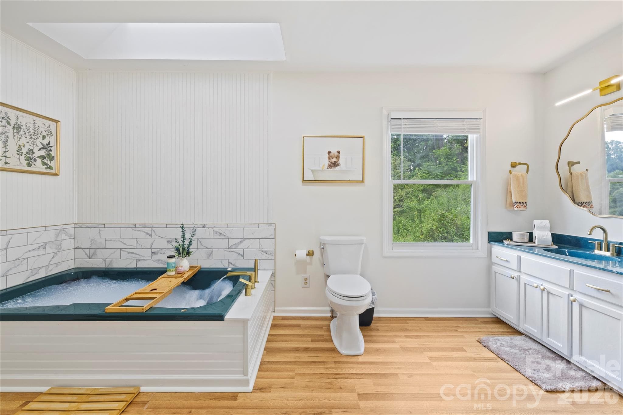 Upstairs Bathroom - 3954 NC 80 Highway, Bakersville
