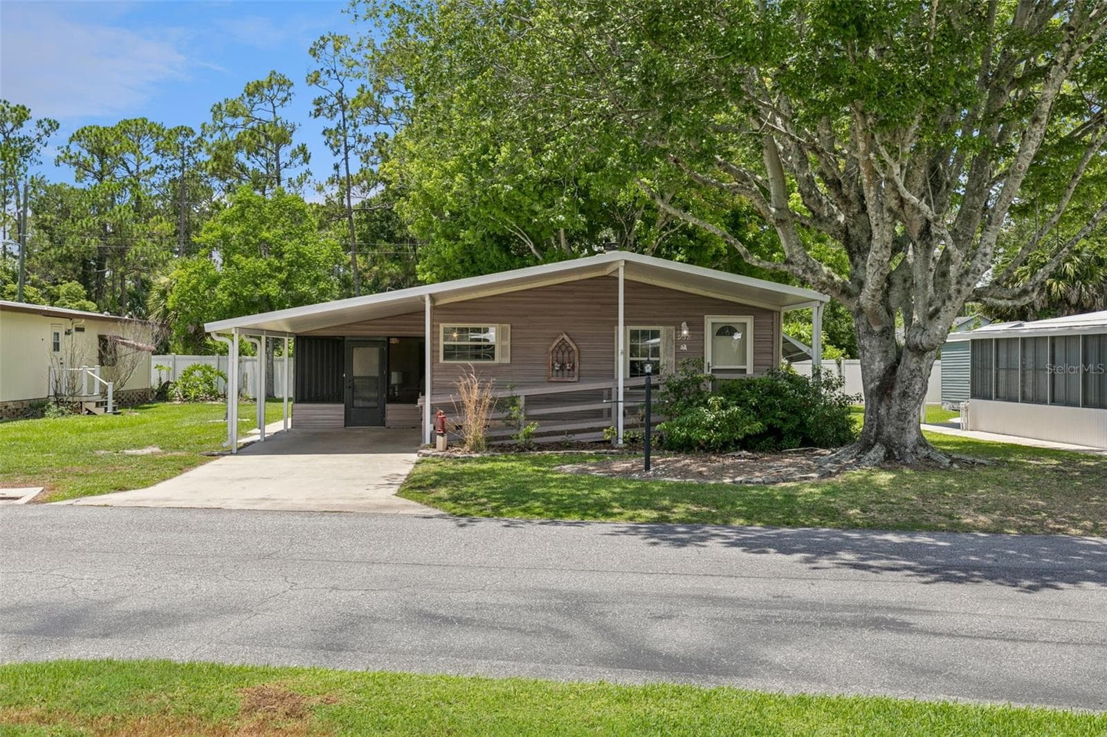 938 BLUE HERON BLVD