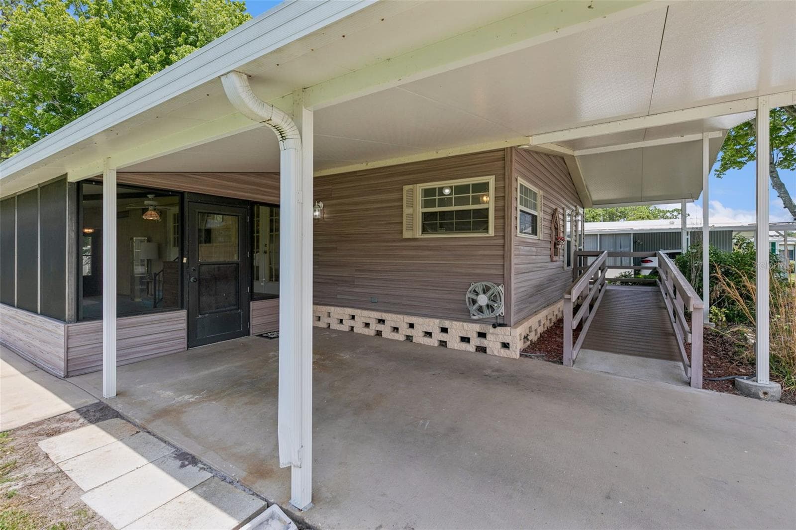 Manufactured Home at 938 BLUE HERON BLVD, OSTEEN, photo 3 of 42