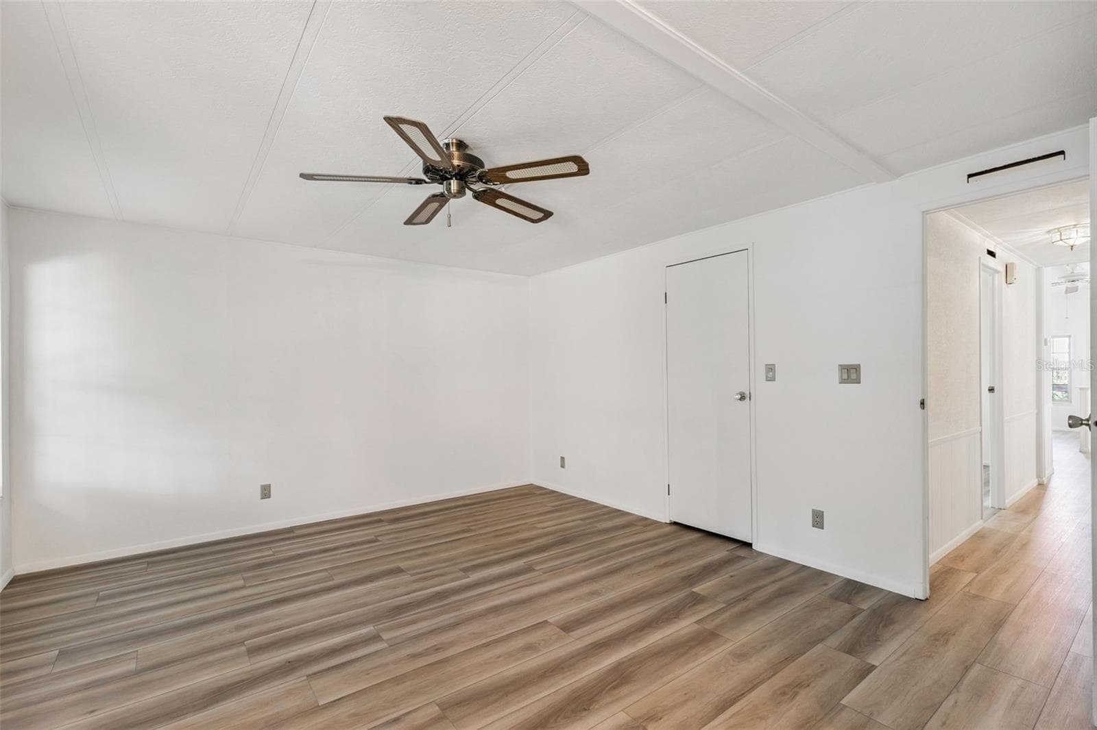 Manufactured Home at 938 BLUE HERON BLVD, OSTEEN, photo 11 of 42