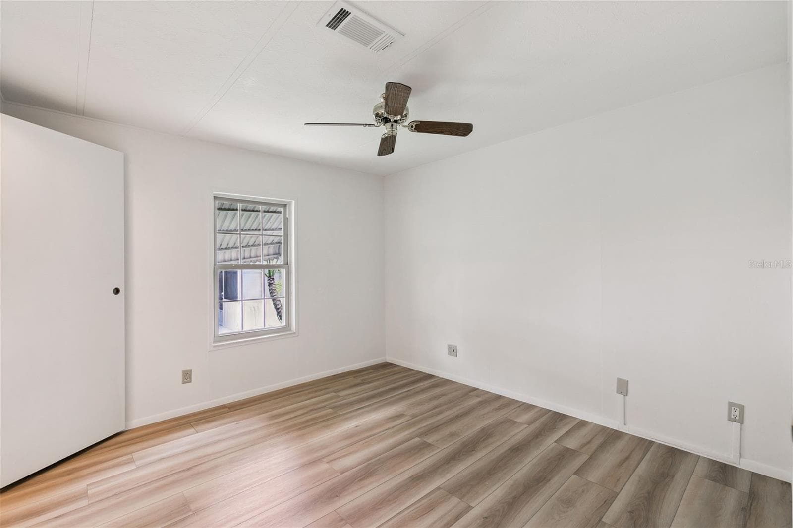 Manufactured Home at 938 BLUE HERON BLVD, OSTEEN, photo 12 of 42