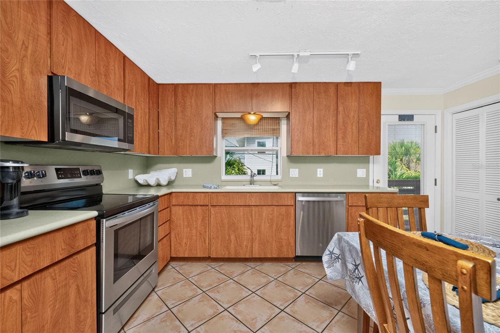 1120 Gulf Blvd - Main House - Suite 5 Kitchen - 1120 GULF BLVD, ENGLEWOOD