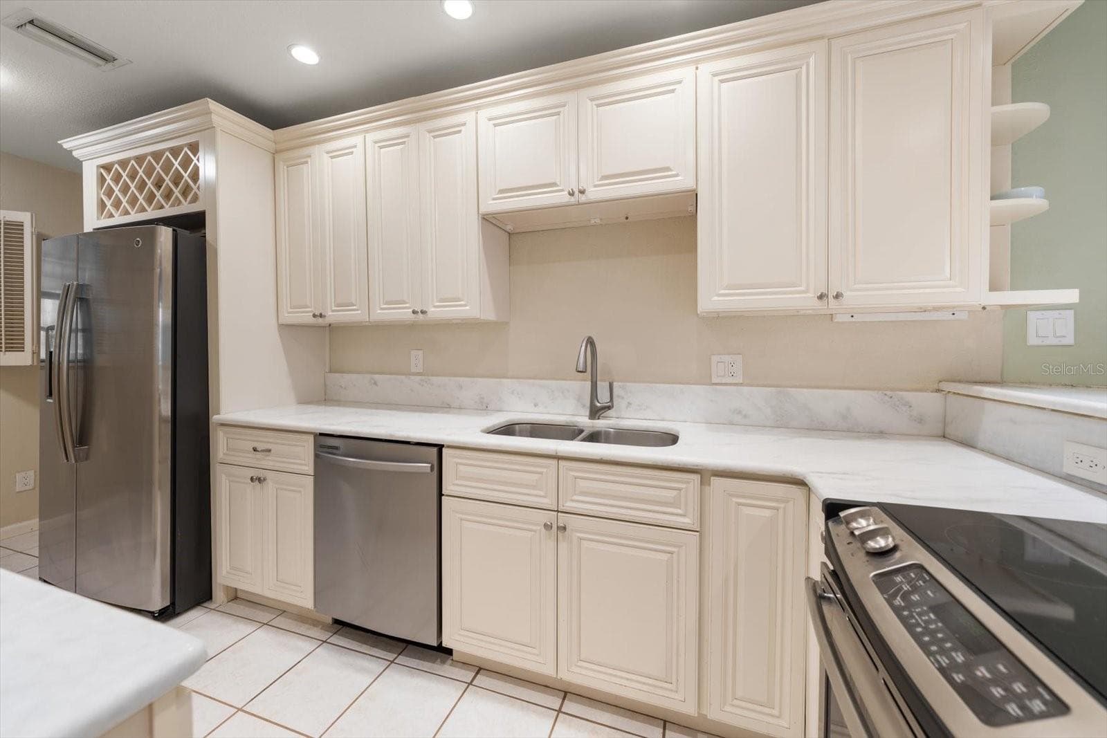 Condominium at 1750 BELLEAIR FOREST DR #B8, BELLEAIR, photo 13 of 43
