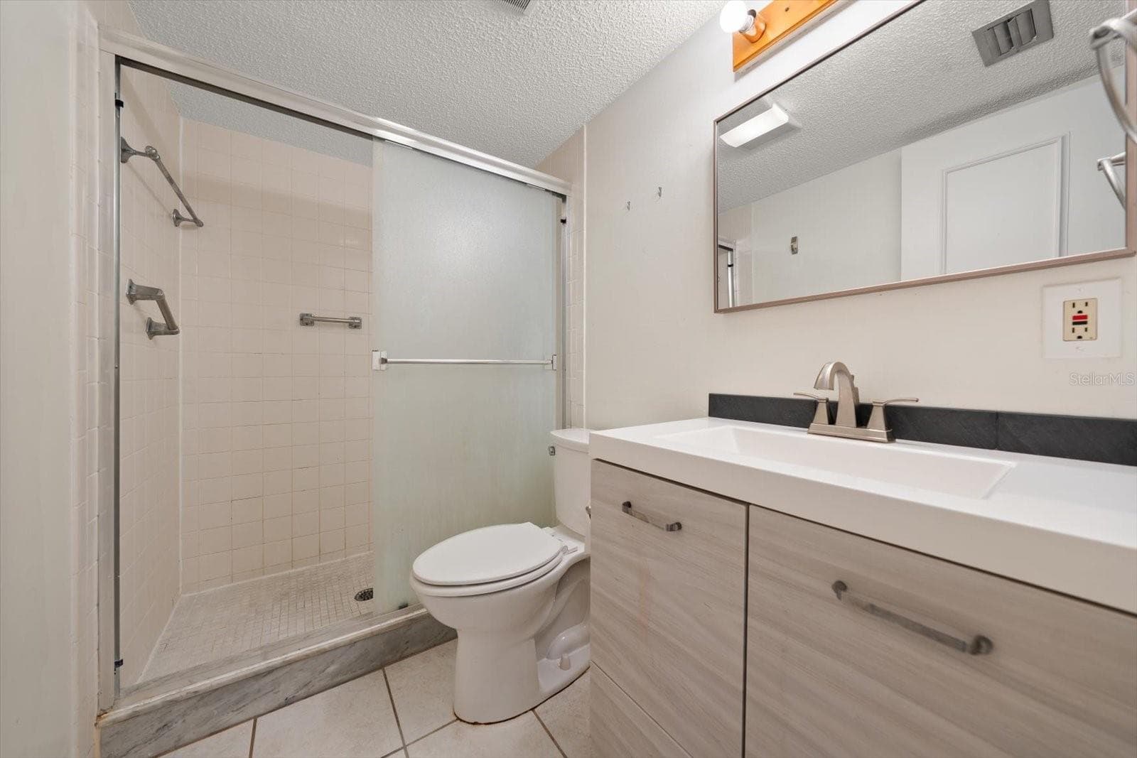 Condominium at 1750 BELLEAIR FOREST DR #B8, BELLEAIR, photo 31 of 43