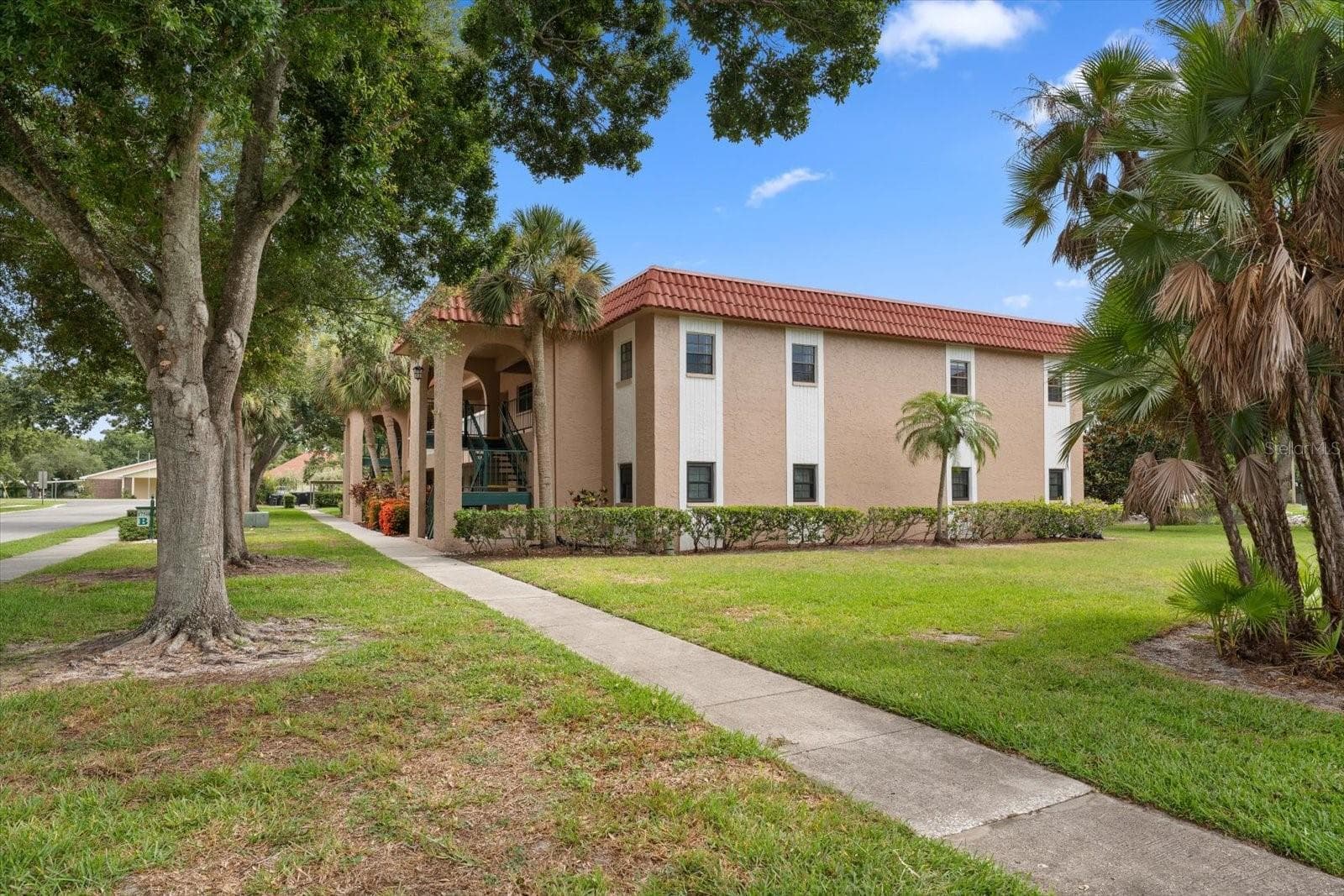 Condominium at 1750 BELLEAIR FOREST DR #B8, BELLEAIR, photo 34 of 43