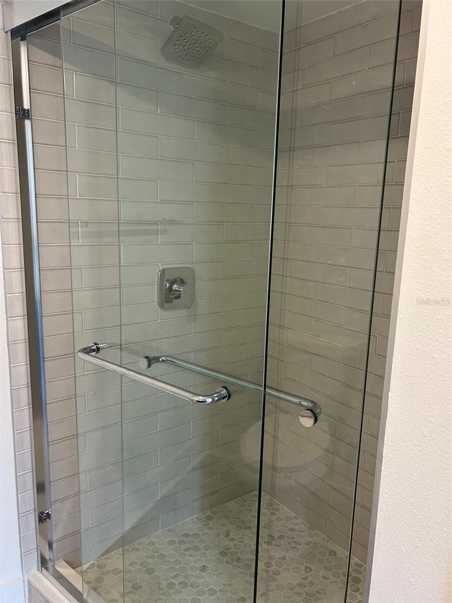 Ensuite bathroom shower stall. - 4520 OVERLOOK DR NE #132, ST PETERSBURG