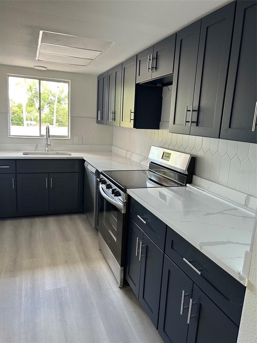 Lovely kitchen w/ window for natural light. All new appliances, countertops, flooring. - 4520 OVERLOOK DR NE #132, ST PETERSBURG