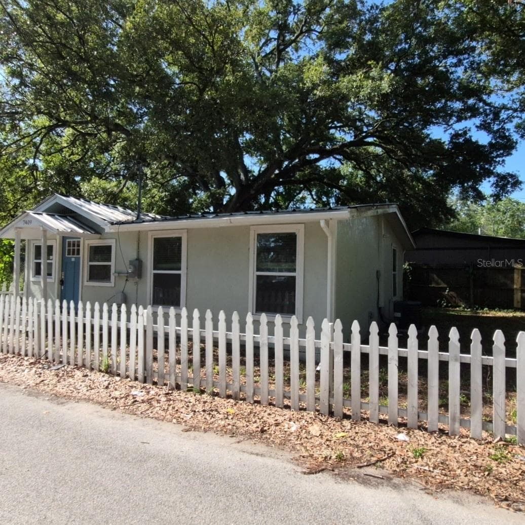 Single Family Residence at 7409 RHODE ISLAND DR, TAMPA, photo 3 of 16