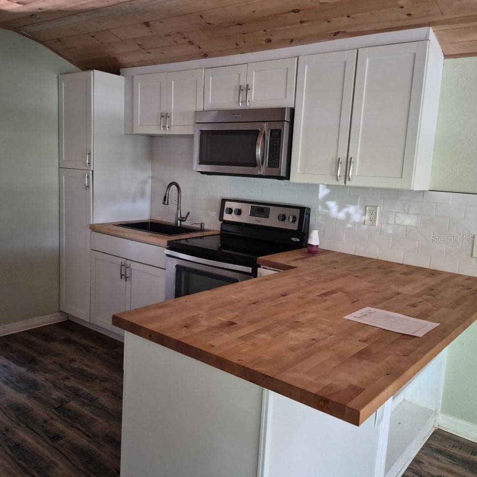 Single Family Residence at 7409 RHODE ISLAND DR, TAMPA, photo 6 of 16