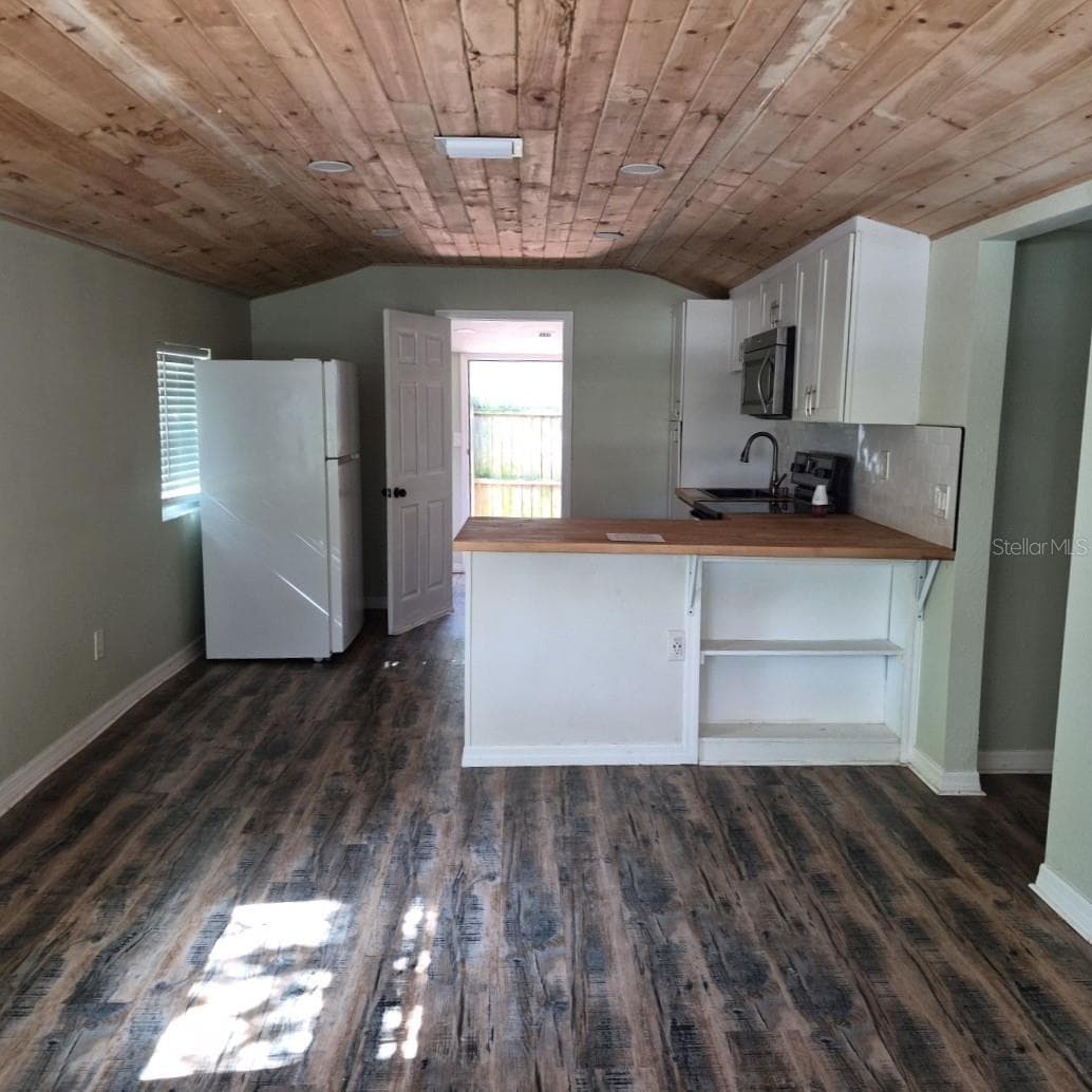 Single Family Residence at 7409 RHODE ISLAND DR, TAMPA, photo 8 of 16