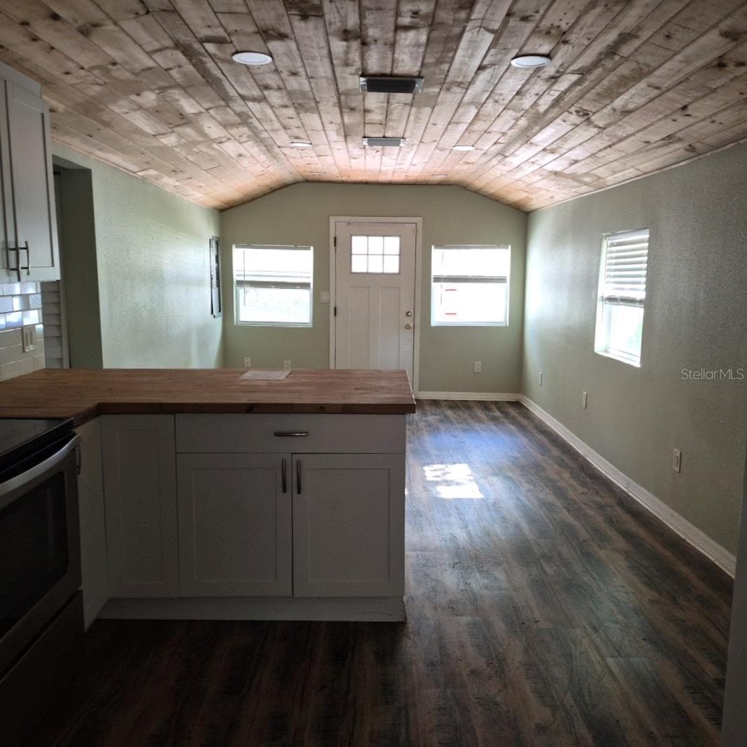 Single Family Residence at 7409 RHODE ISLAND DR, TAMPA, photo 9 of 16