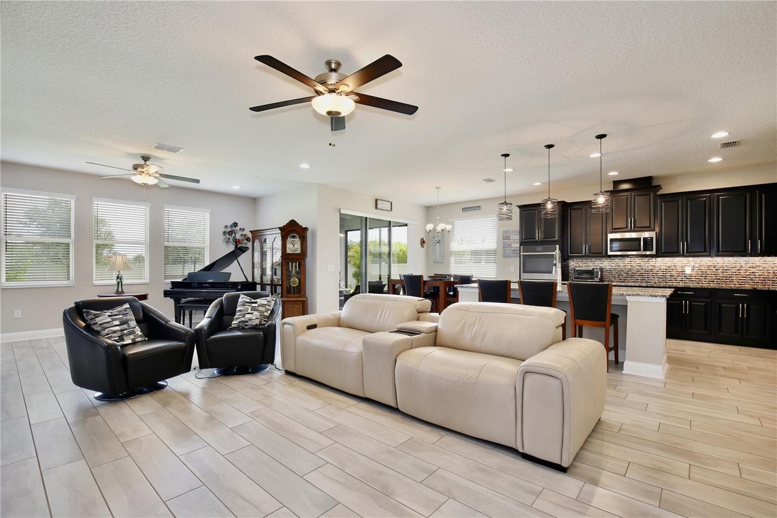 LOTS OF ROOM FOR ENTERTAINING - 3266 KAYAK WAY, ORLANDO