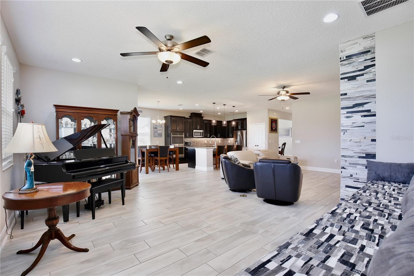 PERFECTLY DESIGNED - 3266 KAYAK WAY, ORLANDO