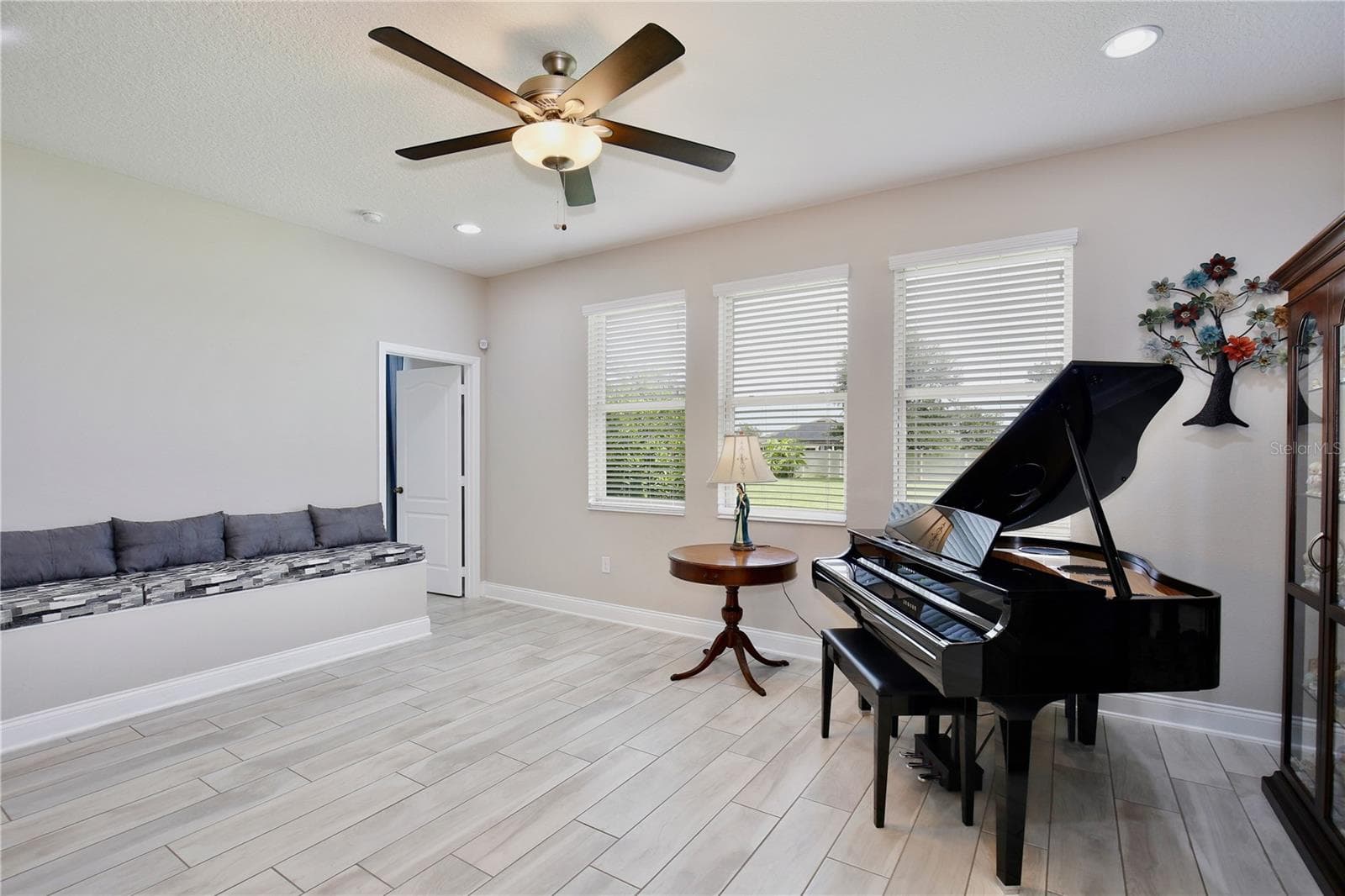 BUILT-IN STORAGE BENCH - 3266 KAYAK WAY, ORLANDO