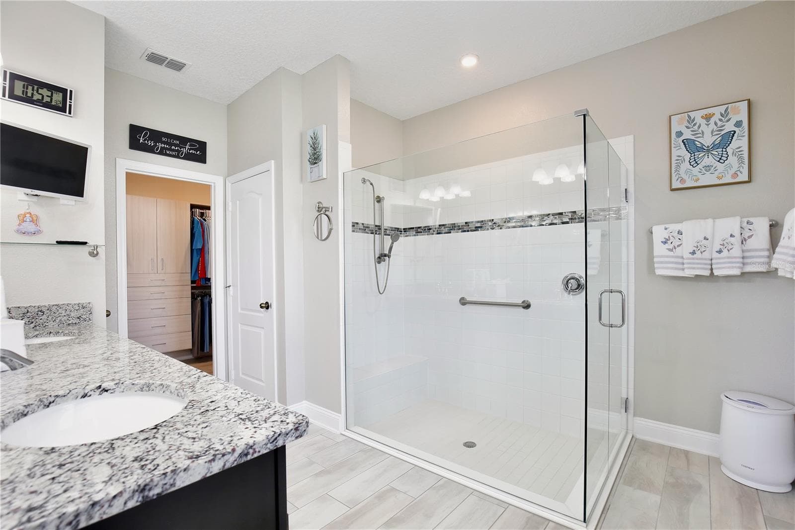SPA-LIKE PRIMARY BATHROOM - 3266 KAYAK WAY, ORLANDO